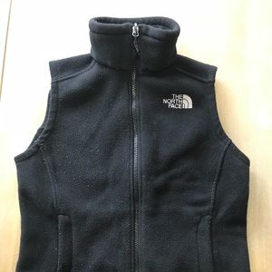 Women’s black north face vest
